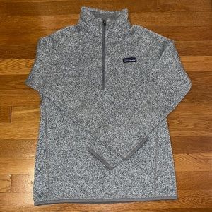 Women’s Patagonia half-zip fleece. Size M. Grey.